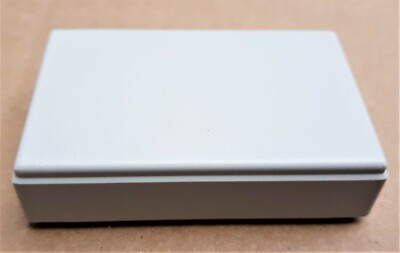 ELECTRONIC ENCLOSURE PROJECT BOX 3'' L x  1 7/8'' W x 13/16'' H - SNAPS CLOSED.