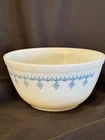 Vintage 1970s Pyrex Snowflake Garland Blue/White Mixing Bowl #402- 1 1/2 Quart