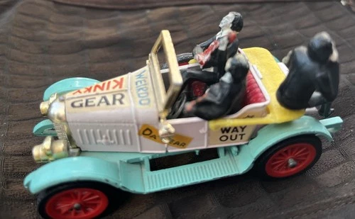 VINTAGE DINKY BEATS MORRIS OXFORD BULLNOSE #476 BEATLES 3 FIGURES DIE CAST