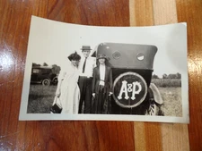 ANTIQUE PHOTO A&P GROCERY STORE ADVERTISING TIRE COVER ON EARLY CAR AUTOMOBILE
