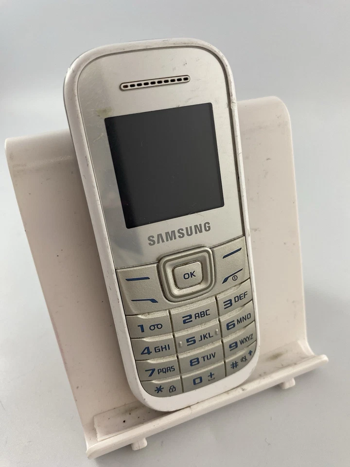 Samsung E1200i White Tesco Network 4MB 1.5" Basic Mobile Phone Incomplete - Image 3 of 4
