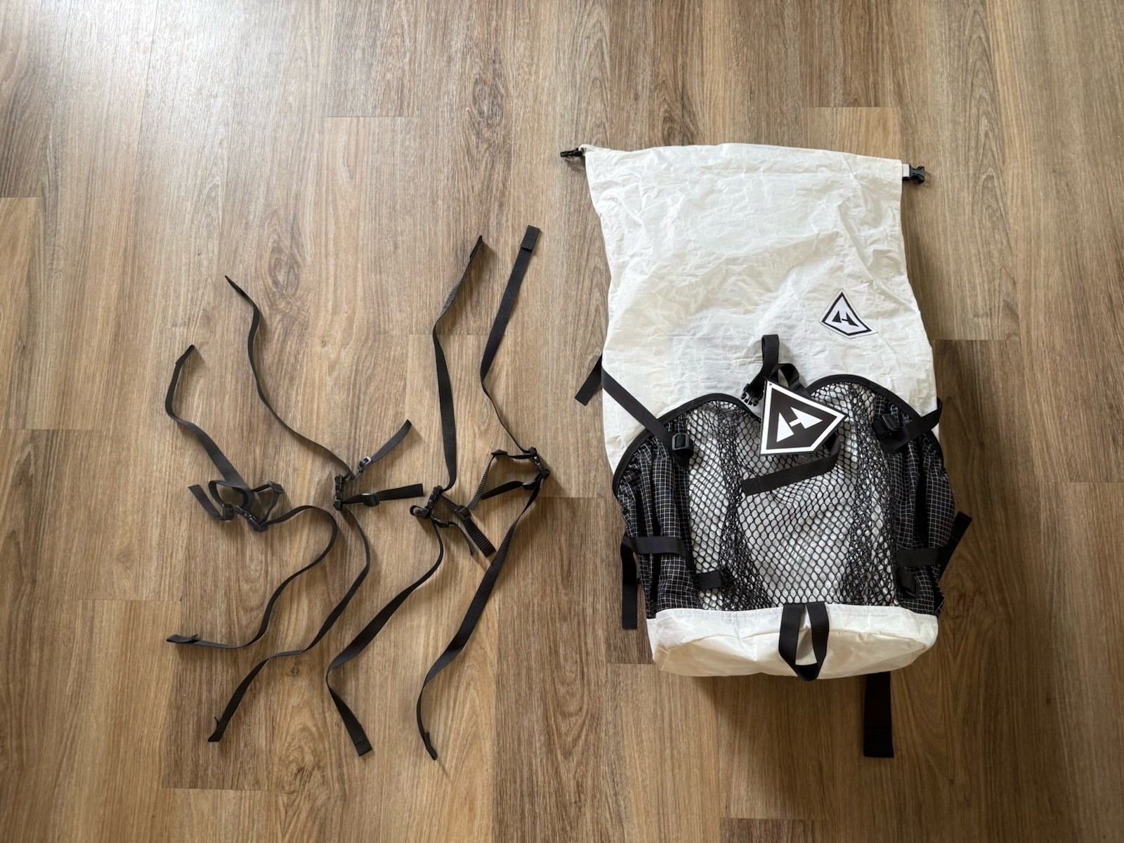 Hyperlite Mountain Gear Junction 40L - Large - White - 2x Pack Accessory Straps