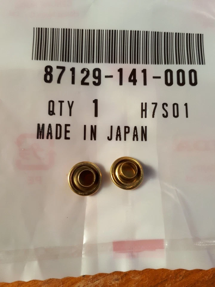 Kit de insignia/emblema y remaches protector pierna Honda C90 - 87102-GAC-980 Foto 3 de 4