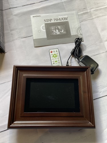 Bpidion 7" TFT LCD Faux Wood Finish Digital Photo Frame SDP-704C 480x234 - Picture 4 of 5