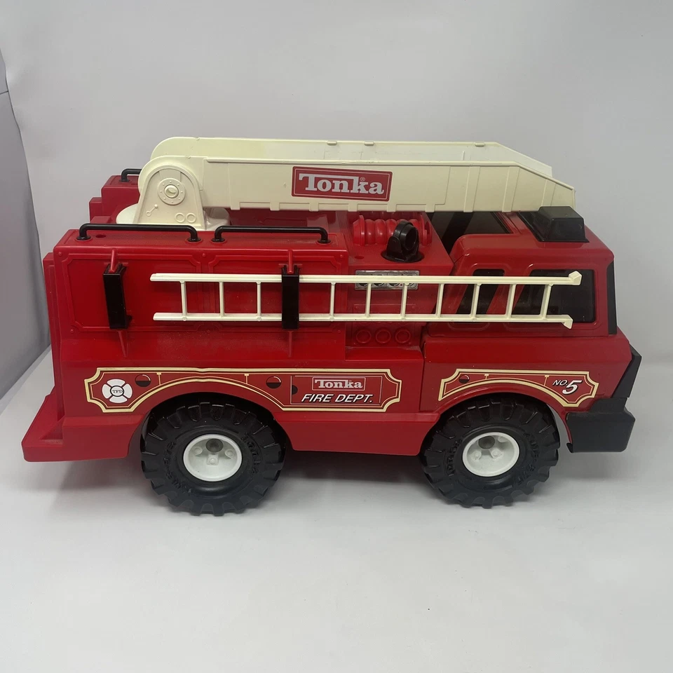 Tonka NO. 5 fire truck With Ladder On Side Of Truck FIRE TRUCK METAL & PLASTIC - Image 2 of 4