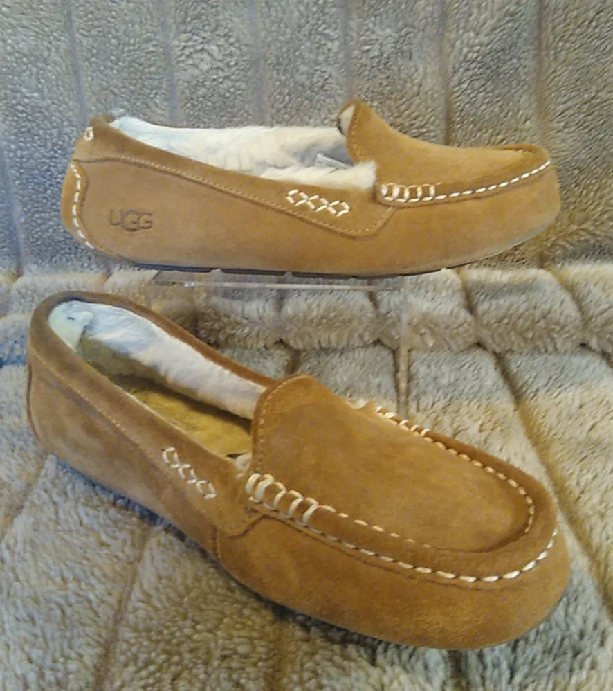 Mocassini Ugg Ansley donna taglia 7 in castagno. Scamosciato con fodera in shearling