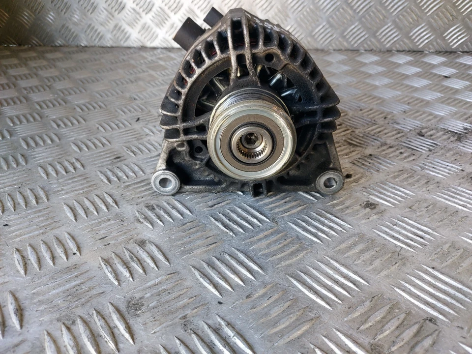 Alternateur DENSO - CITROEN C3 II (2) 1.2VTi 82CV - Référence : 9806007480 - Photo 1/4