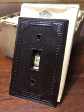 VINTAGE Bakelite SWITCH LIGHT Outlet PLATE COVER T-10 Hale Brothers ltd Canada