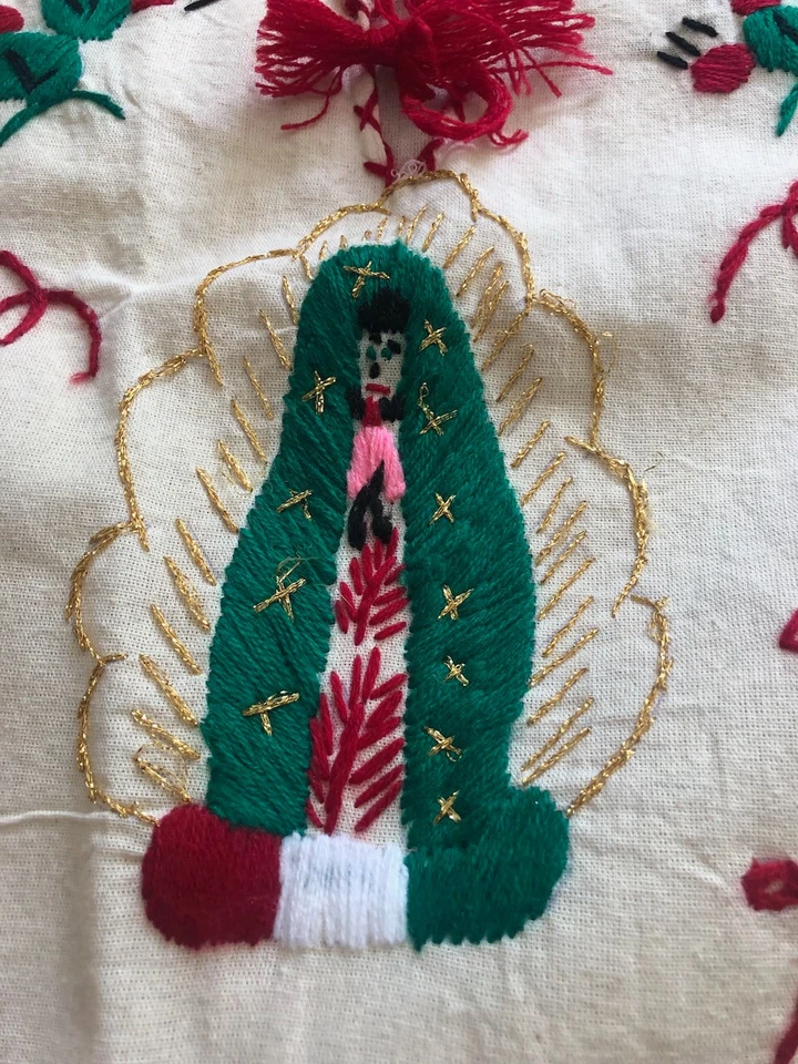 Camisa Infantil Mexicana Bordada con Nuestra Señora de Guadalupe Talla 7/7.5 Foto 4 de 4