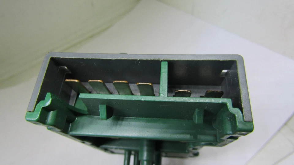 Interruptor de puerta amortiguador E1LH-19D961-AA 1980 LINCOLN MARK VI Foto 4 de 4