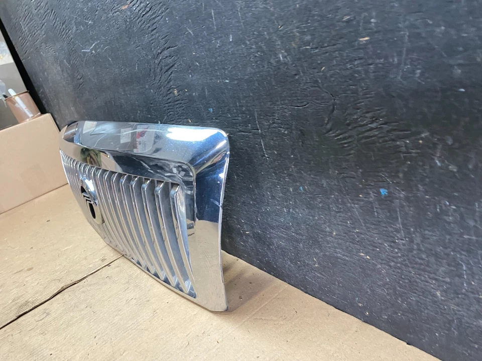 Parrilla superior delantera Mercury Grand Marquis 2006 a 2008 n5473 OEM DG Foto 2 de 4