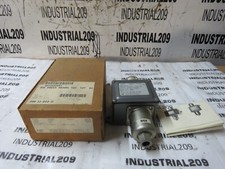 UNITED ELECTRIC PRESSURE SWITCH J21K MODEL 127 NEW IN BOX
