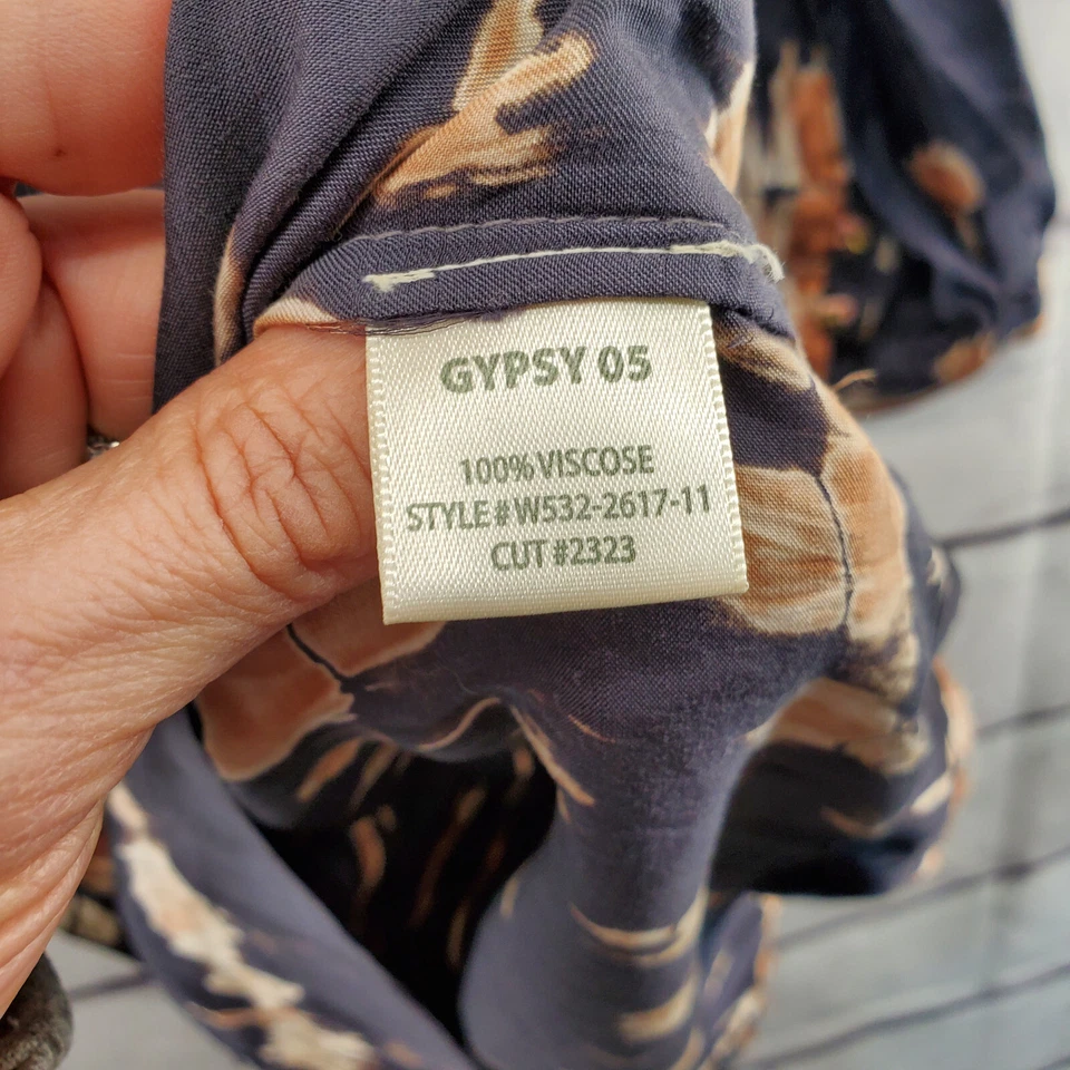 GYPSY GLOBAL VILLAGE 女式中号束腰纽扣 3/4 袖缎面印花 — 第 4/4 张图片