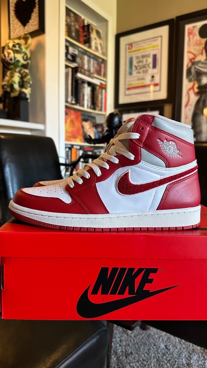 NEW** NIKE AIR JORDAN 1 RETRO HIGH OG VARSITY RED SAIL 9.5 M