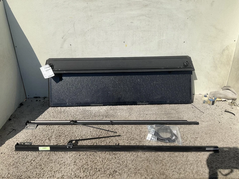 2013 Dodge 1500 Folding Tonneau Cover 5'7" Factory OEM Replacement Part Foto 2 de 4