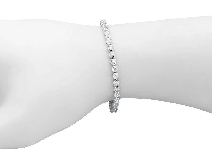 Brazalete de tenis de oro blanco de 10 k con diamantes redondos de 4 puntas para dama de 1,85 quilates Foto 4 de 4