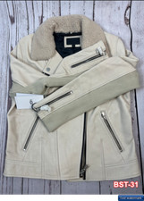 Chaqueta de ciclismo de cuero UGG Andee Stone grande $795