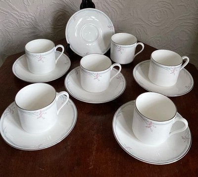 Royal Doulton Carnation H 5084 Demitasse Kaffeetassen & Untertassen x 6.
