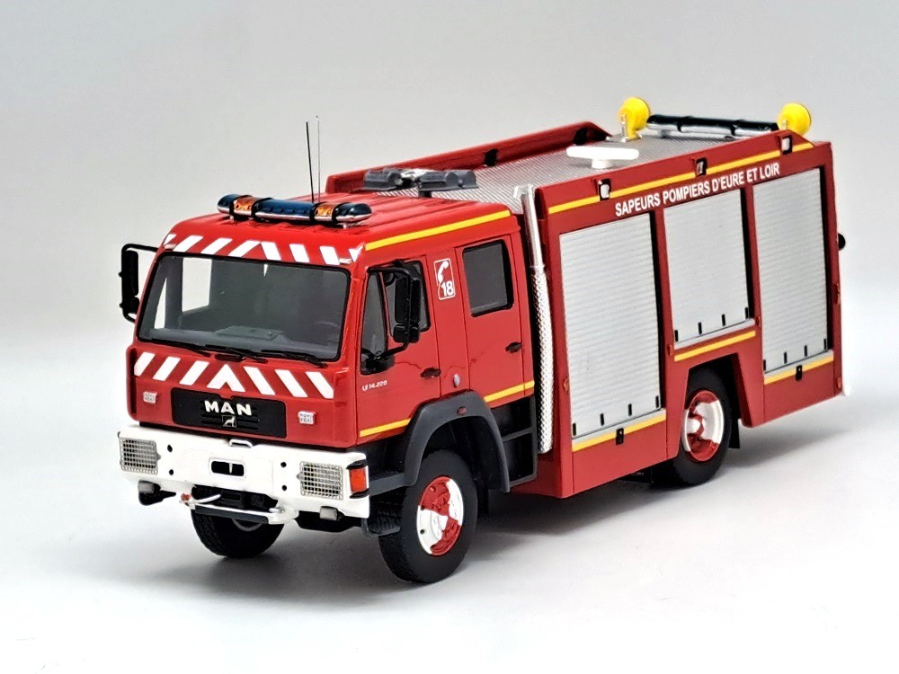MAN LE 14.220 Bemaex FSR SDIS-28 miniature rouge avec balisage blanc arrière