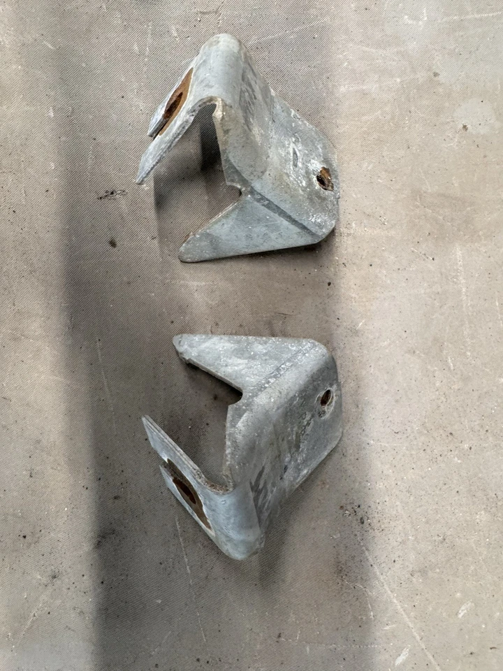 GTO 442 1967-1972 Chevy Impala Chevelle Ventilación Ventana Soportes Puerta Panel Retenedor Foto 2 de 4