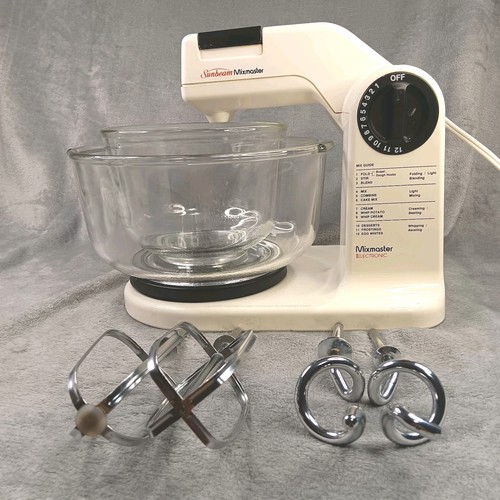 VTG 1980s Sunbeam Mixmaster 12-Speed Stand Mixer 2 Bowls 4 Beaters 01401 Works