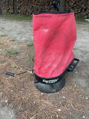 Earthway EV-N-SPREAD Shoulder Strap Spreader Seed Fertilizer Preowned Good Cond