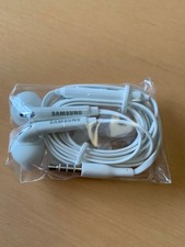 Samsung EO-EG920BW In Ear Headphones with Built-in Microphone. New and unused