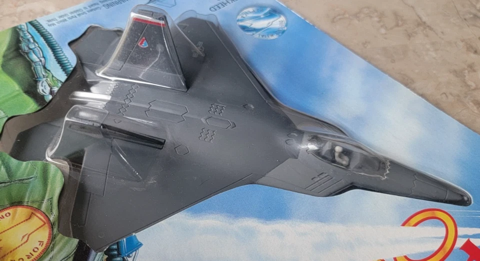 VINTAGE NEW 1993 ERTL FORCE ONE DIECAST USAF LOCKHEED YF-22 STEALTH ATF NIP - Image 4 of 4