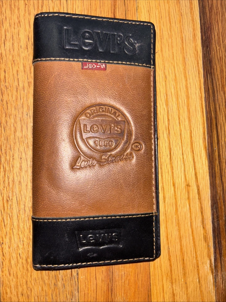 Cartera de cuero vintage Levi's para hombre con chequera triple pliegue - marrón Foto 2 de 4