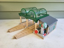 Thomas  Friends Wooden Railway Deluxe Knapford Station
