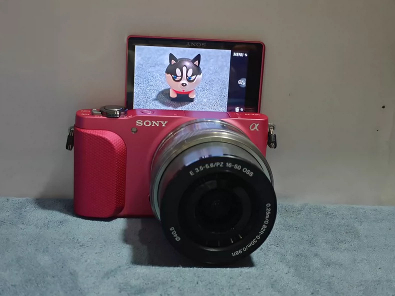 Sony Alpha NEX-3N 16.1 MP 16-50mm F/3.5-5.6 PZ OSS Lens Wi-Fi