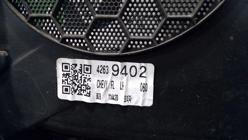 2017-2020 CHEVROLET EQUINOX FRONT LEFT DRIVER SIDE DOOR PANEL TRIM 126076410011  - Image 3 of 4