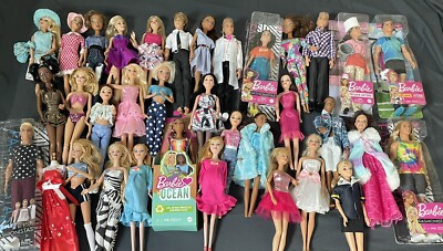 BARBIE KEN DOLLS 250 PCS-100 PIECES CLOTHING 150 MIXED ACCESSORIES-NO  DOLLS