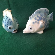 2 x Chessell Pottery Fish Ornaments Figurines Vintage Blue Yellow