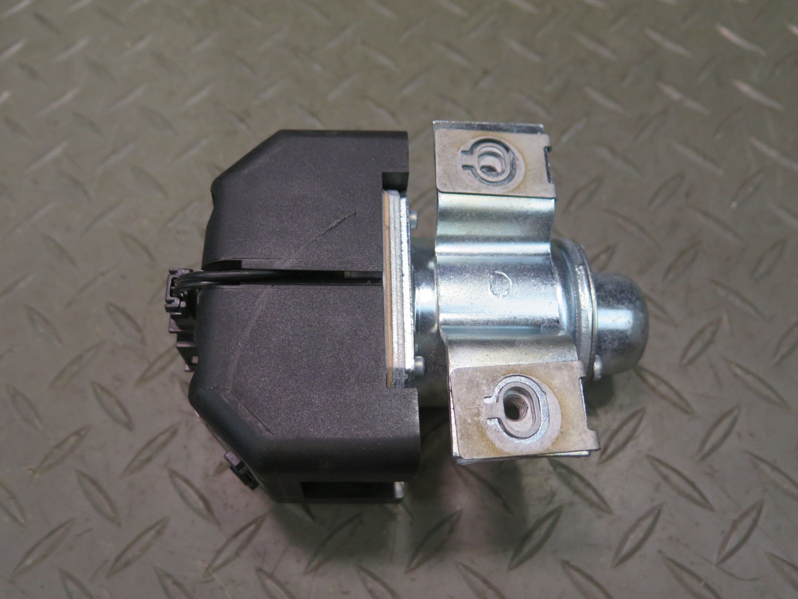 2006-2012 BENTLEY CONTINENTAL FLYING SPUR REAR BATTERY DISCHARGE RELAY MODULE