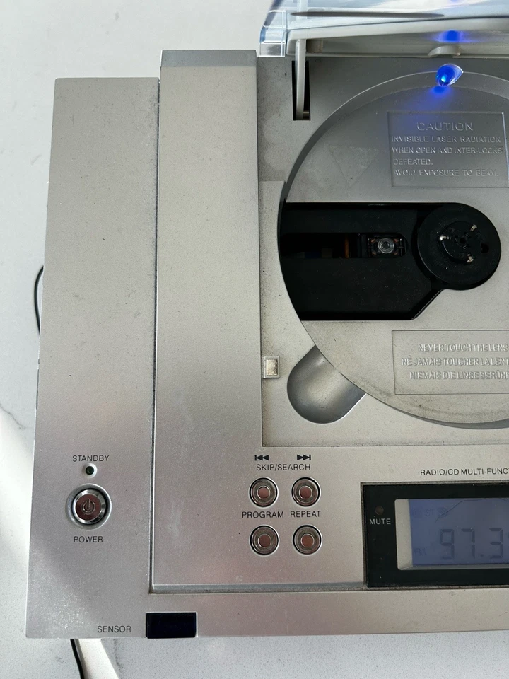 Emerson CD Player Micro System with Speakers and Remote NOT WORKING - Image 4 of 4
