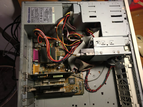 PC DESKTOP VINTAGE INTEL PENTIUM III 600MHZ 128MB RAM ATi RAGE 128 WINDOWS 98 SE - Zdjęcie 6 z 11