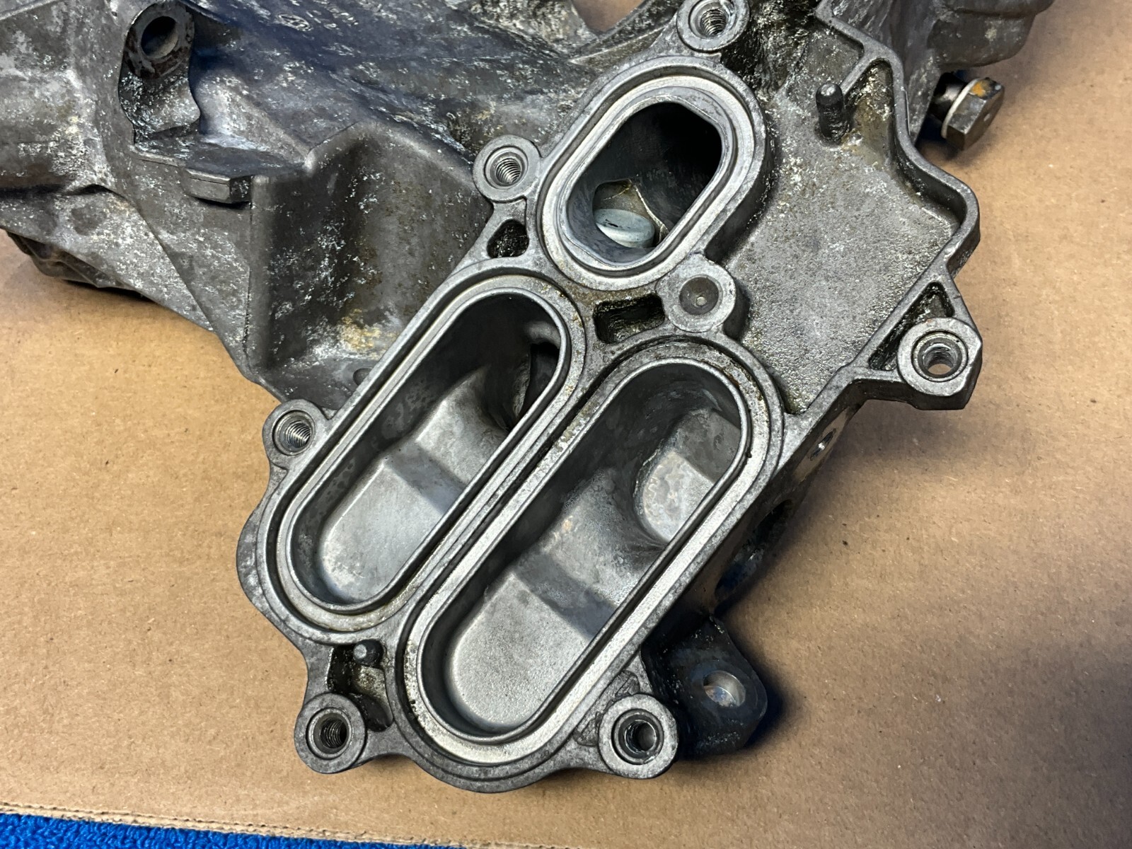 2007 - 2010 BENTLEY CONTINENTAL GT GTC OIL ENGINE FILTER HOUSING OEM
