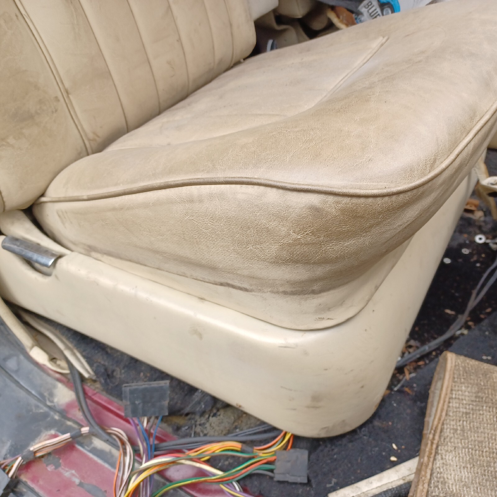 80 ROLLS ROYCE SILVER SHADOW left and Right front seats cream beige
