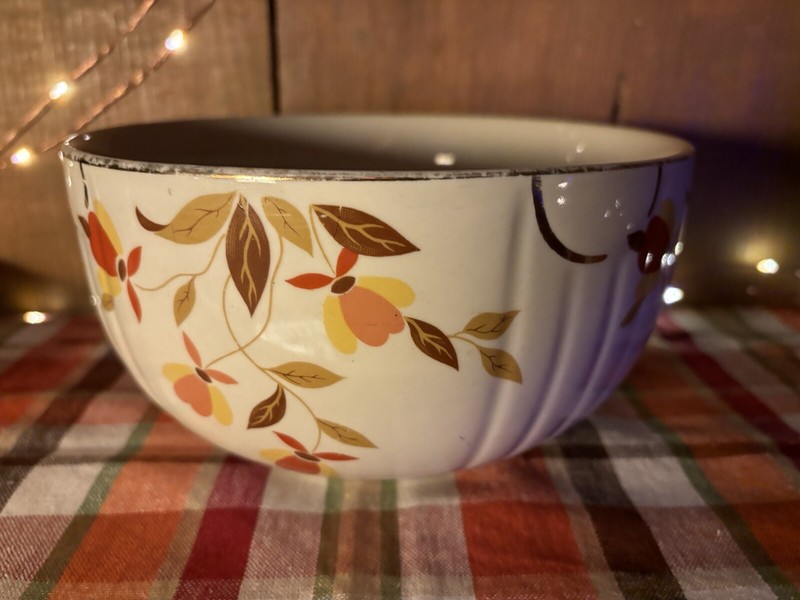 HALL CHINA - VINTAGE JEWEL TEA MID-CENTURY AUTUMN LEAF 7 1/2” MEDIUM BOWL