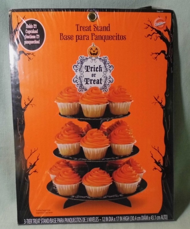 WILTON CUPCAKE STAND Halloween Party Trick or Treat 3 Tier Holds 24 Cupcakes NEW