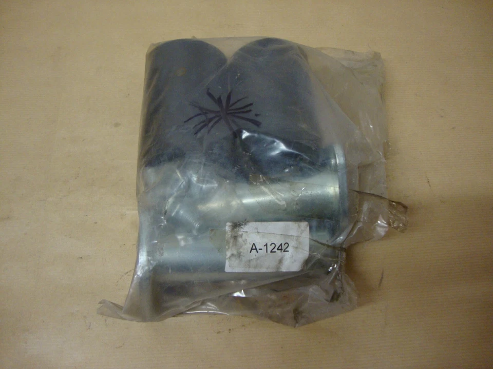 A1242 York Big D Type Fifth Wheel Trunnion Kit - Image 1 of 1