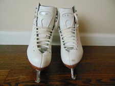 RIEDELL 29 EDGE WITH ASTRA ECLIPSE 9 BLADES 3N SKATES