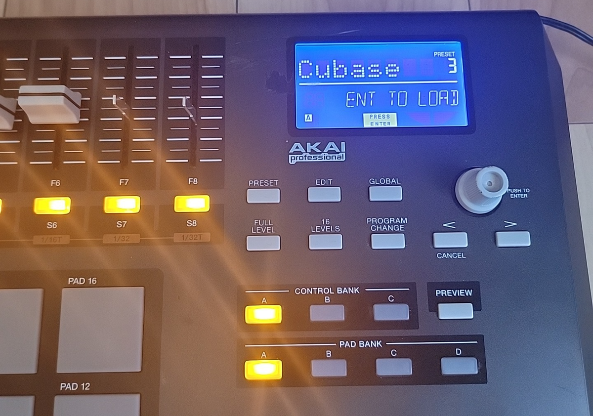 Akai Professional MPD32 USB/Midi MPC Pad Controller for sale Akai Professional MPD32 USB/Midi MPC Pad Controller for sale