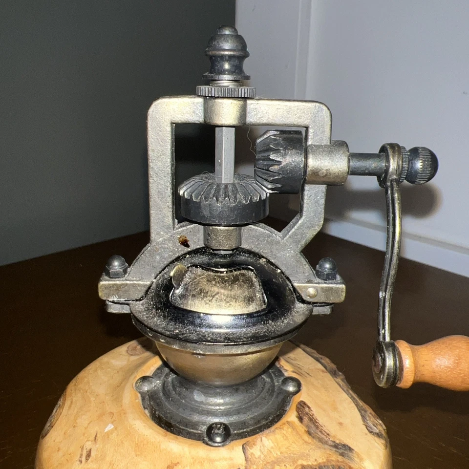 Molinillo de café o pimienta vintage hecho a mano por John A Styer - Torno-Meister Foto 2 de 4