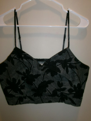 Universal Thread Cropped Halter V-neck Smocked Back Black Floral Print L -00004