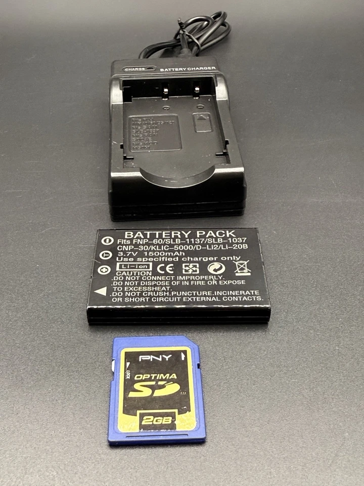 HP Photosmart R927 Silver 8.2MP Digital Camera + Battery + Charger + 2GB SD Card - Image 4 of 4