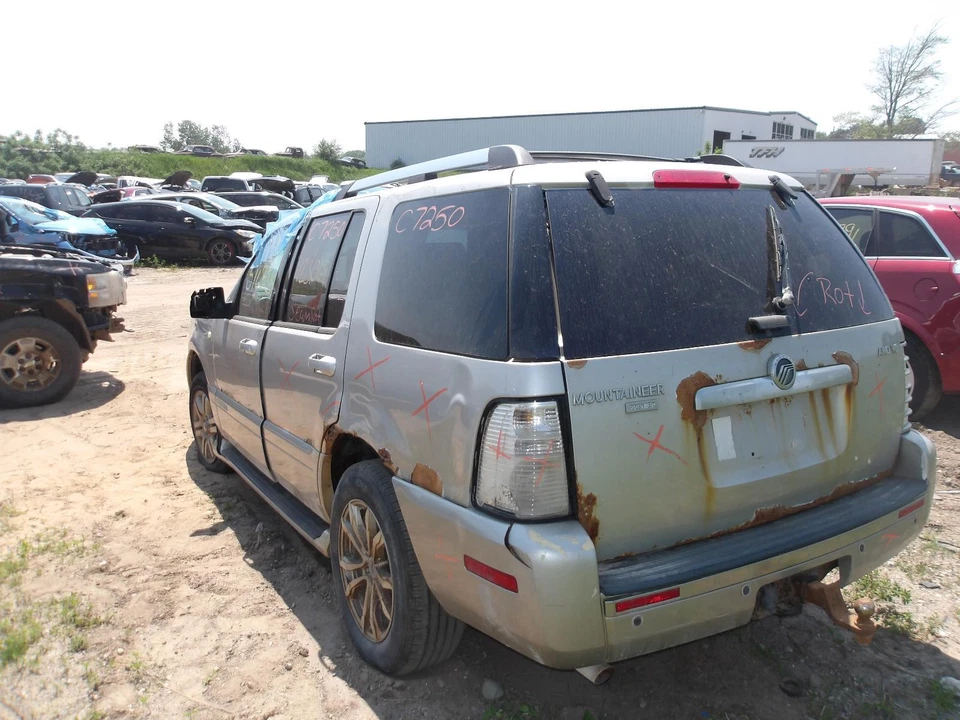 Used Front Right Fender fits: 2007 Mercury Mountaineer without wheel lip mouldin - Image 3 of 4