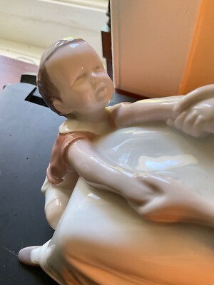 1948. B & G Bing Grondahl Porcelain Figurine 1642 Dickie's Mama
