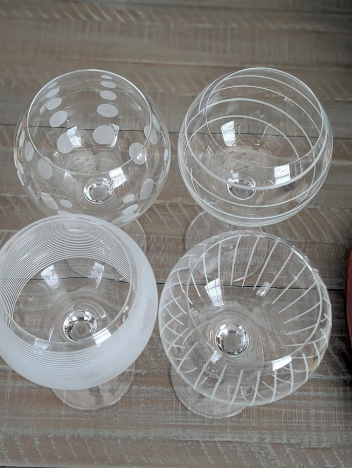 4 copas de vino con globo Mikasa Cheers. Vertical. 24,5 oz Foto 2 de 4